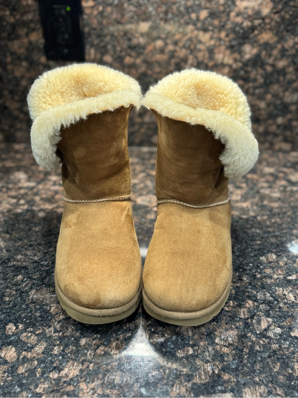UGG 5803 Chestnut Sheepskin Foldover Cuff Boots Women’s Size 7